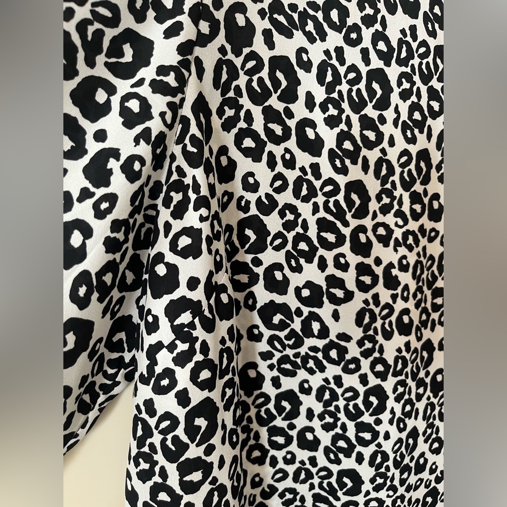 CJ Banks Black and White Animal Print Blouse Women’s Size 1X - Picture 4 of 16